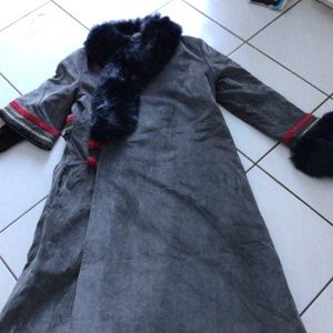 Interesting asymmetric sleeves winter coat.